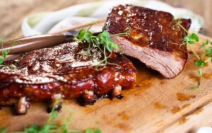 7 Passos de Como Fazer Costela Suína ao Barbecue que Derrete na Boca